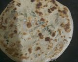 A picture of step 4 of Pyaj Paratha.