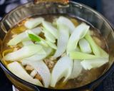 Hình bước làm 3 của món Canh Chua Cá Thu Lá Me