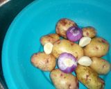 A picture of step 1 of Onion fried potatoes with fish and greens.