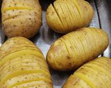 Foto del paso 2 de la receta: Papas Hasselback con salsa de queso crema y tomillo