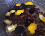 A picture of step 2 of Fruit soup.