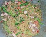 Foto langkah ke 3 dari resep Mie Goreng Cumi (Mie Jagung Goreng Plus Cumi).