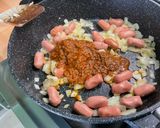 A picture of step 7 of Mini Pork Sausages with Red Pesto, Garlic, Onion, and Oregano.
