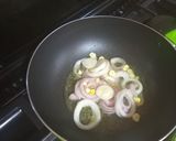 A picture of step 4 of Fried rice with shrimps and chicken sausage.