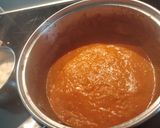 A picture of step 2 of Mi sopa de fideos y langostinos (prawn and noodle soup).