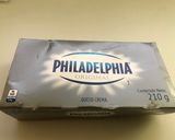 Foto del paso 3 de la receta: Queso philadelphia con mermelada de fresa a lo Carmelita
