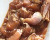 A picture of step 2 of Loh Mai Kai (Glutinous Rice with Chicken and Mushroom).