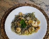 A picture of step 4 of Garlic Shrimp with Baby Eel Imitation.