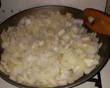 Foto del paso 1 de la receta: Relleno para empanadas de panceta,cebolla y queso