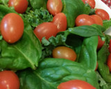 Foto del paso 3 de la receta: Ensalada verde de espinacas, lechuga, kale y tomate