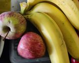 A picture of step 1 of Apple banana dryfruits shake.