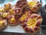 Facturas de pastelera y dulce de leche
