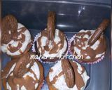 A picture of step 11 of Oreo cupcakes.