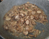 Foto del paso 6 de la receta: Solomillo de cerdo con setas en salsa de foie