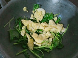 Bayam kuah telur