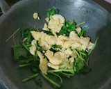 Foto langkah ke 3 dari resep Bayam kuah telur.