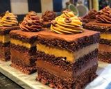 Pas rețetă Prăjitură cu cremă de cafea☕️ și cremă de ciocolată🍫😍 1 fotografie