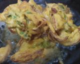 स्ट्रीट स्टाइल प्याज की भजिया या पकोड़े (Street style pyaz ki bhajiya ya pakode recipe in Hindi) रेसिपी चरण 6 फोटो