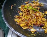 A picture of step 5 of Fried Bhindi Masala.