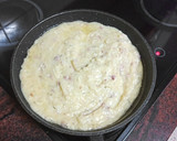 Foto del paso 2 de la receta: Tortilla de papas cocidas, bacon y queso rallado