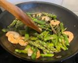 Stir fried asparagus with Prawns recipe step 2 photo