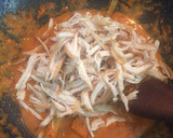 Foto langkah ke 2 dari resep Ayam suwir Pedas.