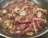 Foto del paso 3 de la receta: Merluza encebollada al horno