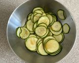 A picture of step 2 of 🥒 Courgette namul - Korean taste.