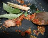 Foto langkah ke 3 dari resep Ayam Suwir Jamur Bumbu Bali.