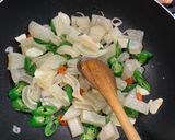 Foto langkah ke 3 dari resep Kikil cabe hijau.