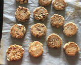 A picture of step 1 of Almonds cookie.