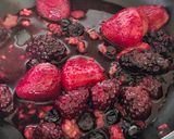 Foto del paso 3 de la receta: Crepas de suero con salsa de frutos rojos
