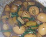 Foto langkah ke 7 dari resep Semur kentang telur.