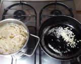Foto del paso 1 de la receta: Pastas con salsa pesto