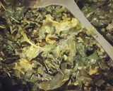 Foto langkah ke 4 dari resep Sayur Daun Singkong Masak Santan.