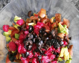 Foto del paso 2 de la receta: Timbal de ensalada vegetariana de aguacate, frambuesas y tomate