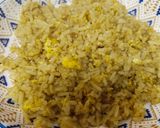 Gambar langkah 7 resipi Nasi Goreng Kunyit Ikan Bilis.