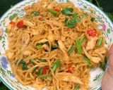 Foto langkah ke 4 dari resep Mie goreng ayam suwir simple by sheila❤️.