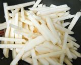 Hình bước làm 2 của món Củ Sắn(Củ Đậu) Xào Tỏi
