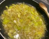 Une image de l'étape 4 de Orzo fondant aux épinards & mascarpone avec du poireau & des graines de courges.