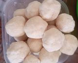 Foto langkah ke 3 dari resep Bola-bola Singkong Topping Sirup Gula Aren.