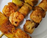 Foto langkah ke 5 dari resep Grilled Chicken & Shrimp Kabobs.