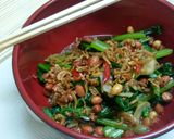 Foto langkah ke 3 dari resep Tumis Sawi Teri Kacang.
