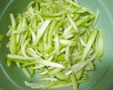 Foto langkah ke 1 dari resep Tumis Labu Siam Terasi.