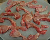 Foto del paso 2 de la receta: Chuletitas de conejo rebozadas al ajo cabañil