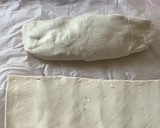 Foto del paso 5 de la receta: Hojaldre con pavo, jamón serrano y queso