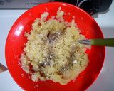 Foto langkah ke 2 dari resep Bekal Cihuy Si Kecil: noodles roll, potato cheese balls and yumyum salad 👦👧 (sosis otak-otak gulung mie, bola-bola kentang keju dan salad sayuran yumyum).