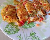 صورة لخطوة 1 من وصفة بيض مقلي بالخضرة والجبن 🥚🍳🧀🍅