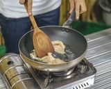 รูปขั้นตอนการทำที่ 5 ของ ข้าวผัดแกงเขียวหวาน ไก่ อาหารไทย เมนูผัด วิธีทำง่ายๆ