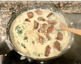 Foto del paso 4 de la receta Solomillo de cerdo con salsa roquefort, peras y espinacas